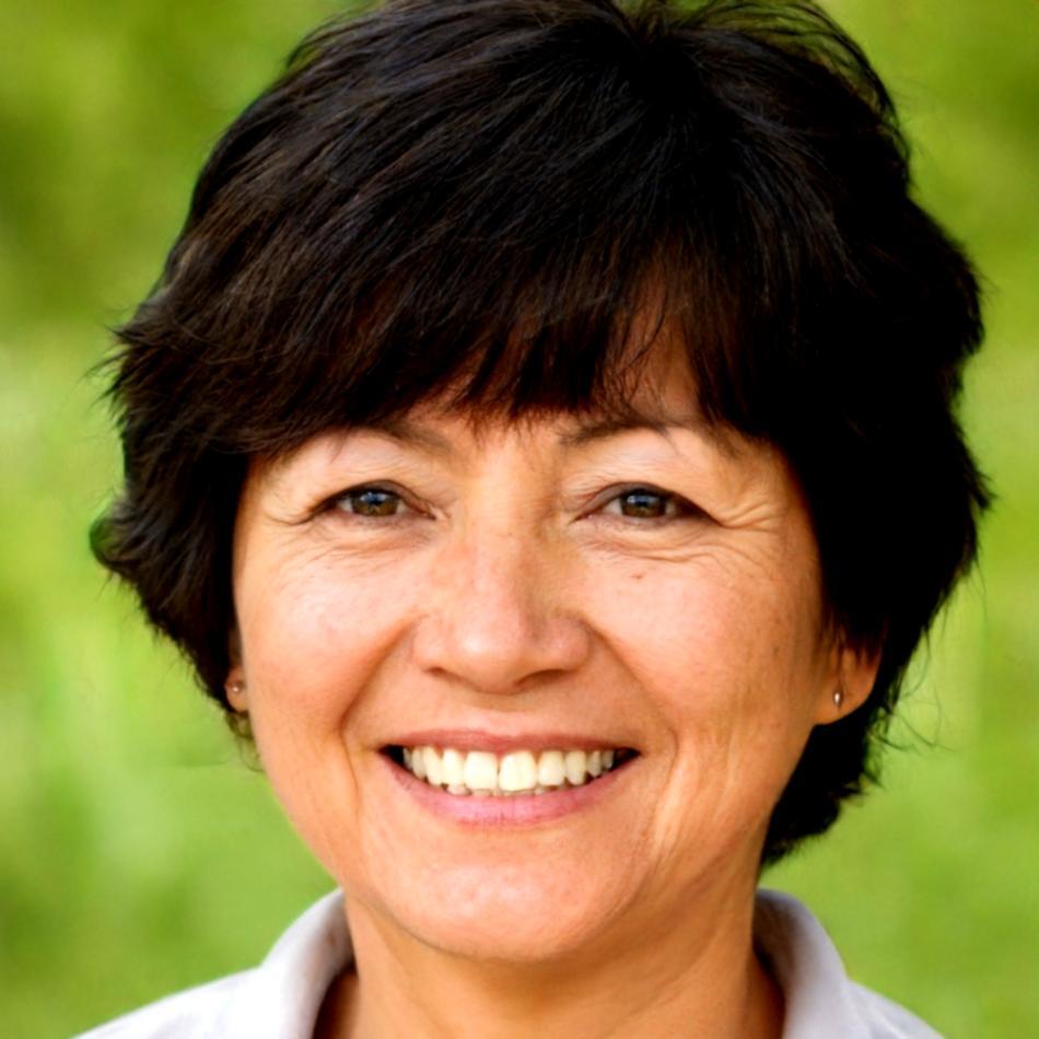 Elena, strength and conditioning coach specializing in bodyweight training